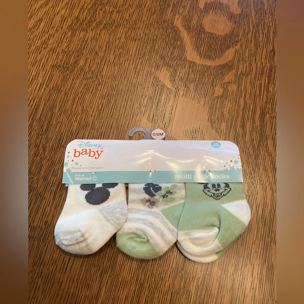 NWT Disney baby green white Mickey Mouse set of 3 multipack sock 0-6 month